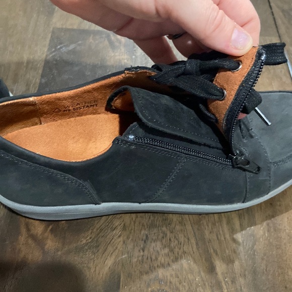 Vionic 7.5 Abigail women's  black tennis shoes with zippers weather resistant - Picture 10 of 13